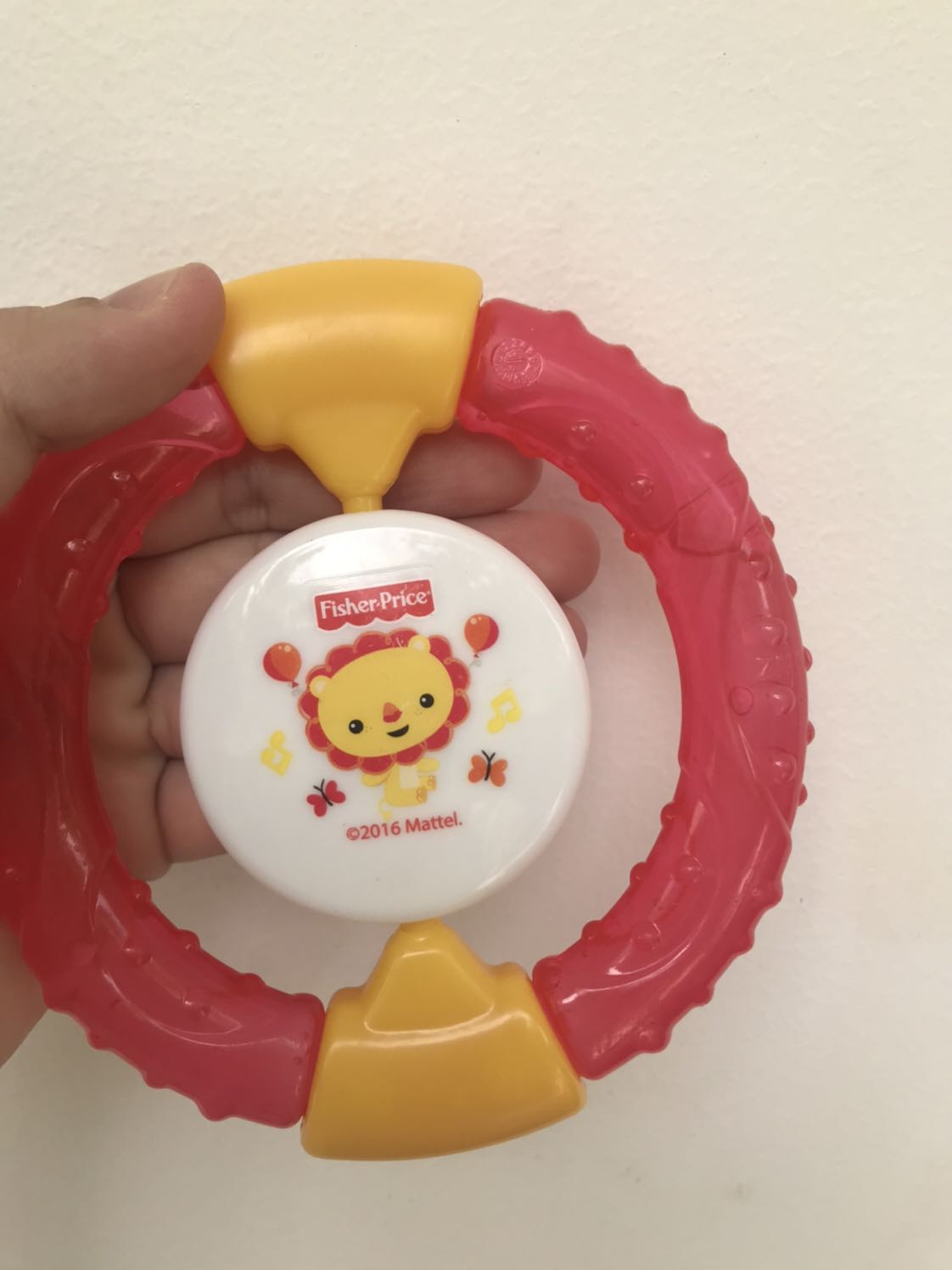 Hàng còn trong hộp nhưng tại sao bị bay màu, trầy trụa nhìn như hàng sử dụng rồi sau đó ép vào hộp lại. Mua cho bé chơi mà giờ không dám cho chơi luôn. Tin tưởng tiki quá riếc giao hàng sao kém chất lượng quá, không lọc hoặc kiểm duyệt hàng của NCC. Đề nghị có sự phản hồi của tiki và ncc.