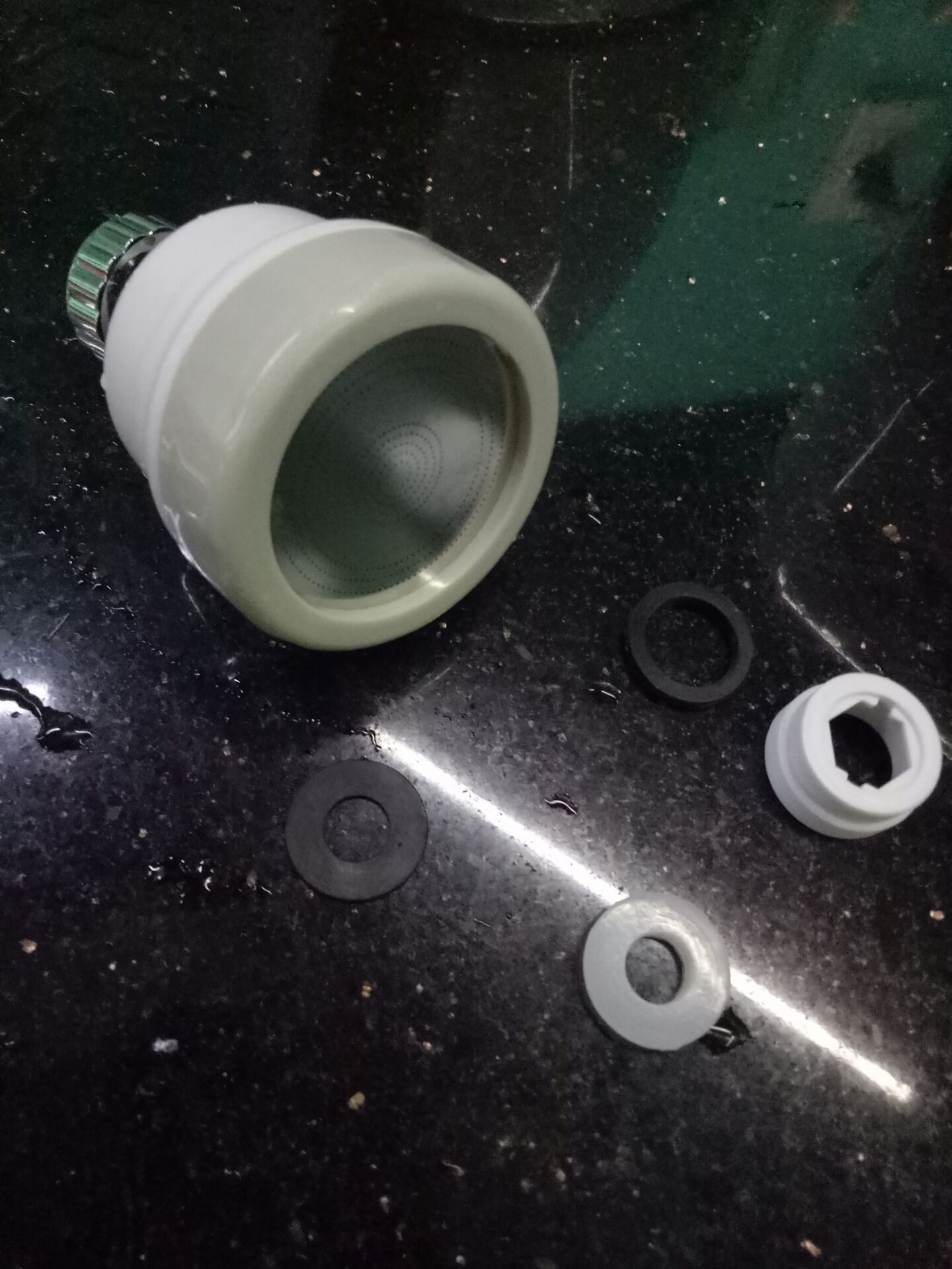 chiều mới nhận hàng xong,  lắp vào vòi nước bồn rửa chén rất vừa vặn, đầy đủ  phụ  kiện,  very good,  hơn cả  mong đợi.