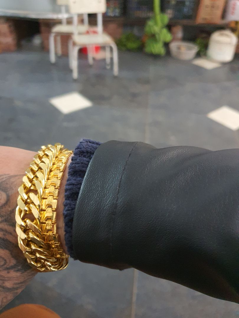 Áo so với giá tiền thì cũng được, dù không giống trong hình shop quảng cáo, tóm cái váy lại là cũng ổn.300k không đòi hỏi nhiều