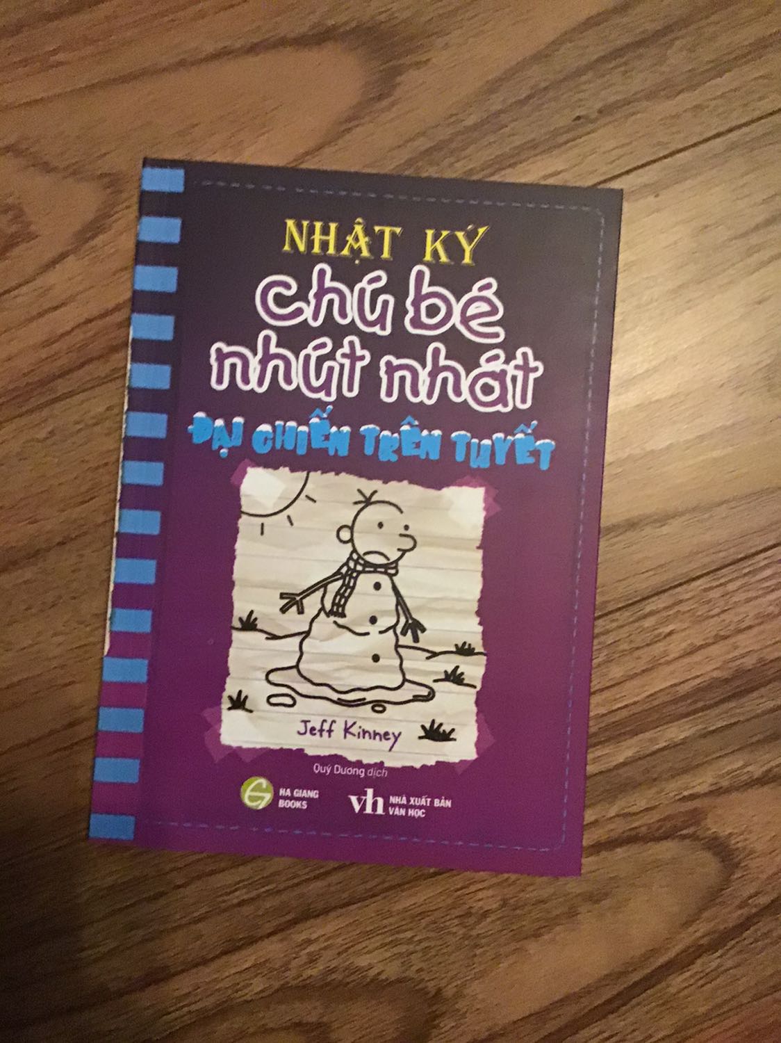 Ui thề mình thích cái siries này dã man luôn á, thấy văn phong của tác giả rất hài hước, hình vẽ cute nên mình mua luôn cho đủ bộ. Mà sách được bọc kĩ lắm luôn, xong ship cũng rất nhanh nữa. Siêu ưng luôn á