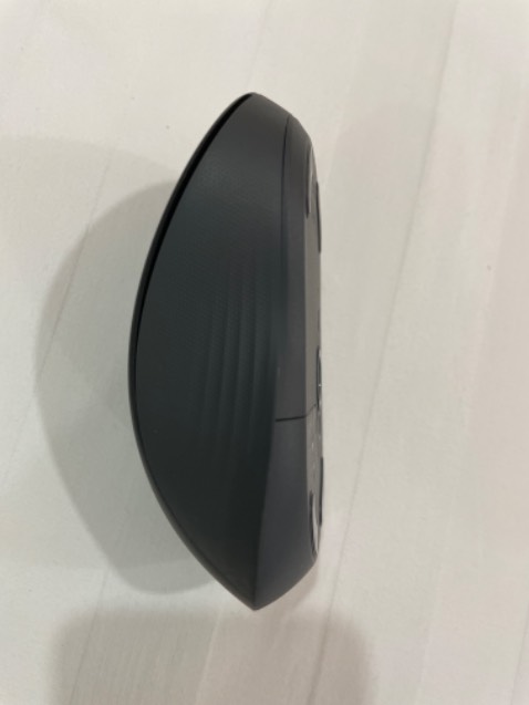 Chuột đầm chắc, di chuyển mượt với cả 2 loại kết nối. Riêng Bluetooth gần như không cảm thấy độ trễ so với M590 đã dùng trước đây.
Về độ Silent thì với mình tuyệt vời.