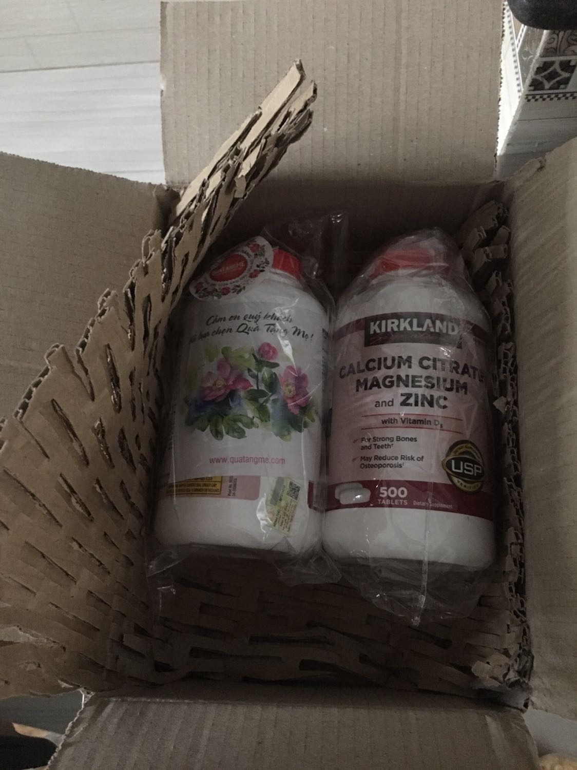 Quà sinh nhật tôi tặng mẹ, mẹ tôi rất vui luôn. Shop giao đúng hẹn, gói cẩn thận, đẹp mắt. Quan trọng là chất lượng, date dài và săn được giá phù hợp, mã giảm giá. Sẽ tiếp tục ủng hộ.