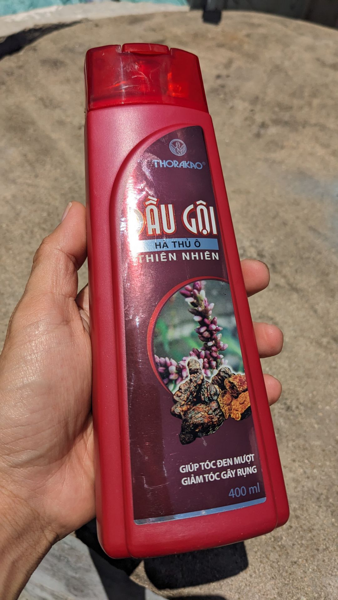 Hàng VN chất lượng cao giá lại rẻ. Mùi rất thơm, gội cảm giác thoáng da đầu tóc mượt sạch gàu