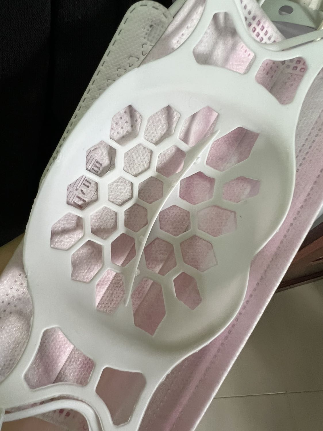 * Sản phẩm rất xinh đẹp tuyệt vời, tôi không thể trông đợi gì hơn. Cảm ơn nhà cung cấp, nhà sản xuất, cảm ơn người bán hàng, cảm ơn sàn thương mại điện tử, cảm ơn người vận chuyển để tôi có cơ hội dùng sản phẩm tốt như thế này.
* Hàng đóng gói rất đẹp. Quả nhiên người bán đã gửi gắm rất nhiều tâm tư và tình cảm trong lúc gói hàng. Hộp không có dấu hiệu bị móp, chứng tỏ bộ phận vận chuyển đã nâng như nâng trứng, hứng như hứng hoa. Xin nghiêng mình cảm ơn vì tất cả.
* Thời gian vận chuyển rất hợp lí. Tôi đã đặt hàng với tâm thế hào hứng chờ đợi để được trải nghiệm sản phẩm và tôi không hề bị chờ mỏi cổ. Có thể thấy bên vận chuyển không quản ngại thời tiết và đường xá xa xôi để đưa sản phẩm cho tôi trong thời gian ngắn nhất.