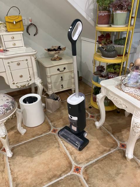 Tốt. Đáng tiền đó. Cứng cáp, vừa hút vừa lau nhà, cũng sạch sẽ lắm. thấy có pin sạc rời nên yên tâm về khoản pin. cũng kinh qua nhiều máy hút bụi tại nhà nuôi mèo. toàn thấy bị chai pin, cảm ơn shop. sẽ quay lại mua thêm pin sau này