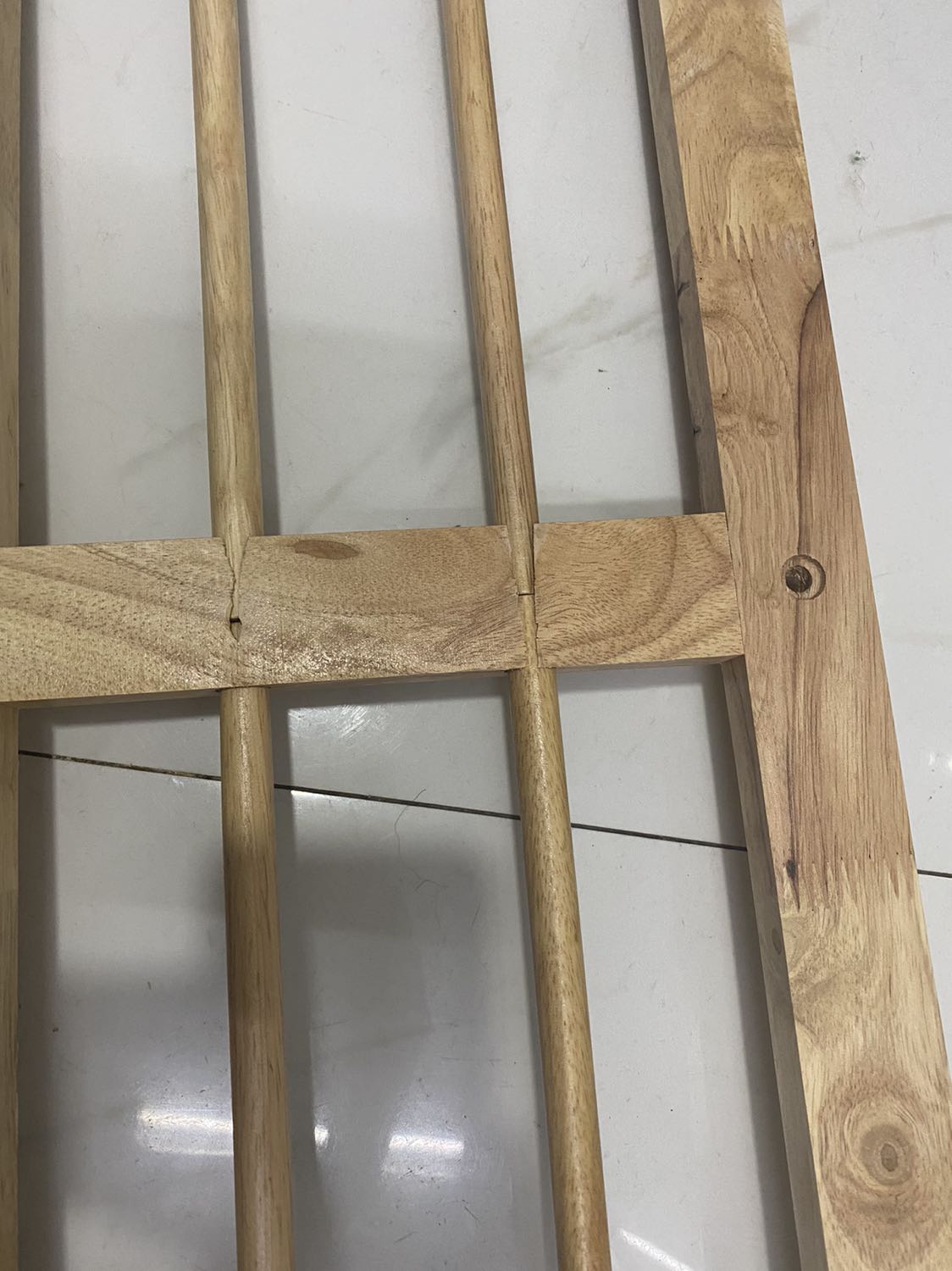 Hàng bị lỗi rồi, thất vọng đi thôi, mấy cái lỗ để vặn ốc vô không đều nhau, mình vặn ốc siết ko vô lun, kệ nhìn yếu qá chừng, chắc để dép thôi cho chắc ăn, haizz