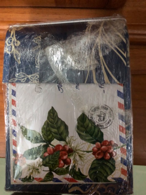 Cà phê đóng gói cẩn thận, mùi thơm, đậm vị, pha với bột kem ngon lắm. Quan trọng là ngủ ngon, uống không bị mệt