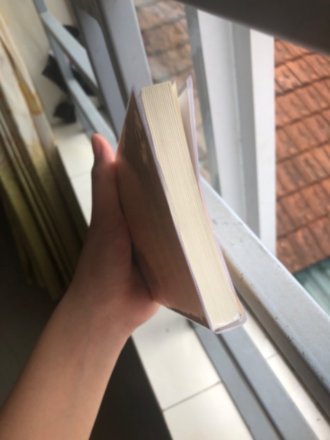 sách mini; cầm chắc tay ; giao hàng nhanh ; form chữ của sách mỏng (dễ đọc);giá thành hợp túi học sinh