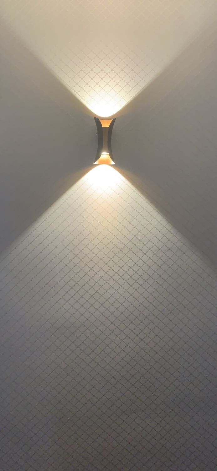 Ánh sáng mạnh hơn tưởng tượng nhưng nhìn chung ổn để trang trí