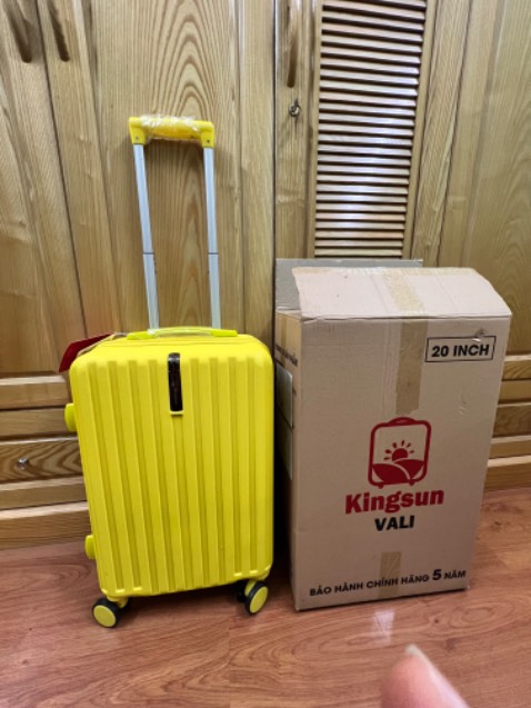 Vali rất đẹp và chắc chắn, màu sắc cũng đẹp. Quá ưng ý. Vali đẹp vậy mà giá rẻ ghê. Cảm ơn shop. Cảm ơn Tiki đã giao hàng vô cùng lịch sự, chu đáo ❤️