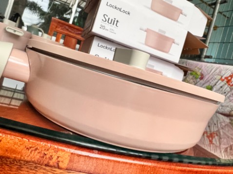 Hàng tốt, tuy nhiên chảo giao bị móp