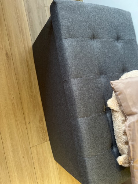 Ghế đẹp và chắc chắn lắm, mình dùng để đựng được bao nhiêu là đồ. Mình tưởng ghế không chắc mà lại chắc không tưởng luôn