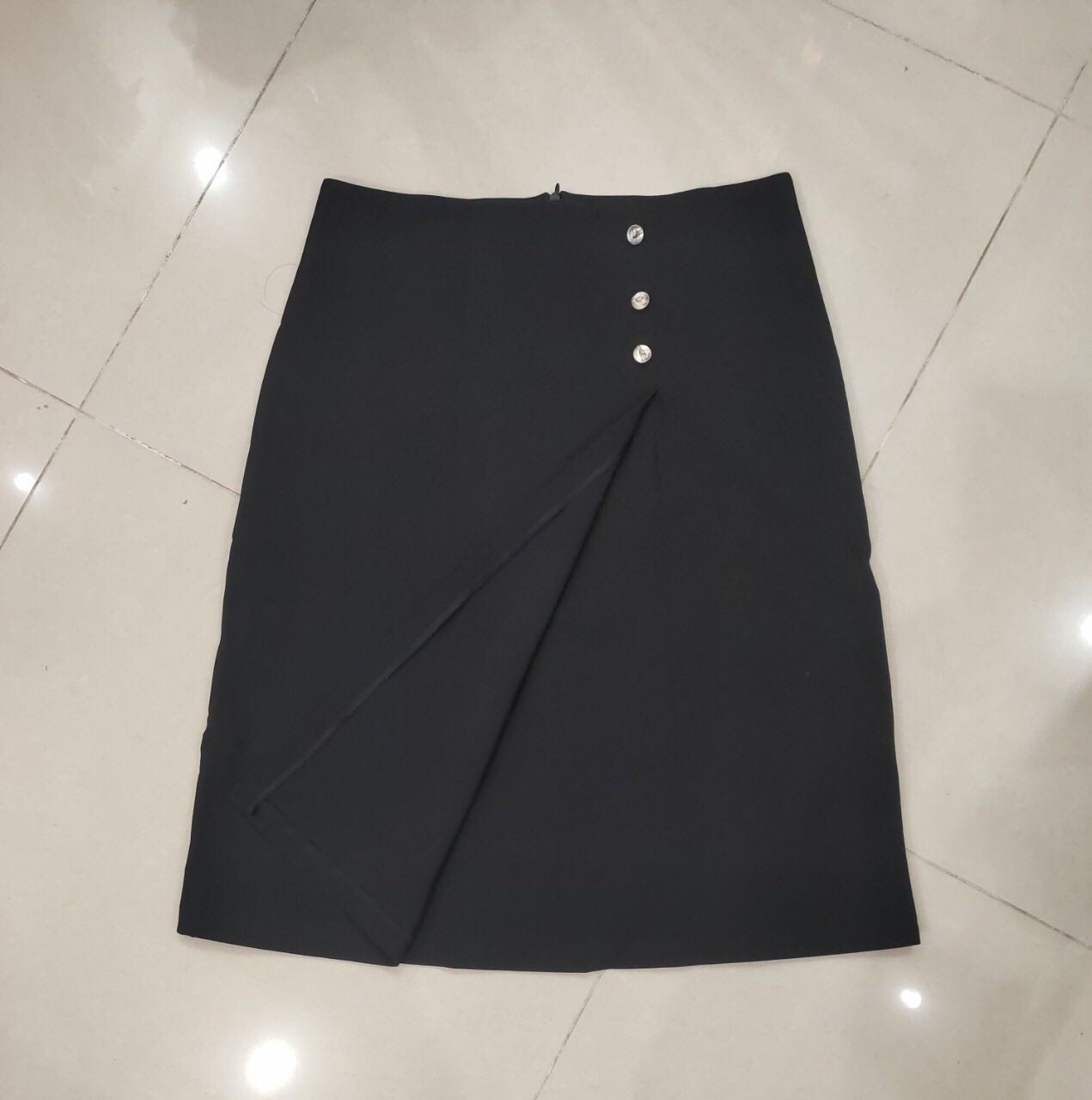 Giao nhanh- đường chỉ đẹp- đã trải nghiệm giờ mới đánh giá. Sẽ quay lại mua khi có nhu cầu. Cho shop 5 sao