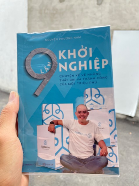 Rất đáng để mua nhé mọi người ơi.
Tuy mới đọc 69 trang nhưng những gì mà tác giả kể lại rất gần gũi, chân thật, rất cuốn. Sau mỗi chương lớn đều có phần để mn đúc kêtd lại những gì mình tâm đắc
Em đọc tiếp đây  💕💕