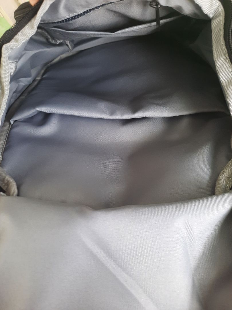 hàng chất lượng, bền,đẹp hơn ảnh 
dây khóa kéo chắc chắn, xịn
bên trong bền, dày dặn 
sản phẩm rất đáng mua