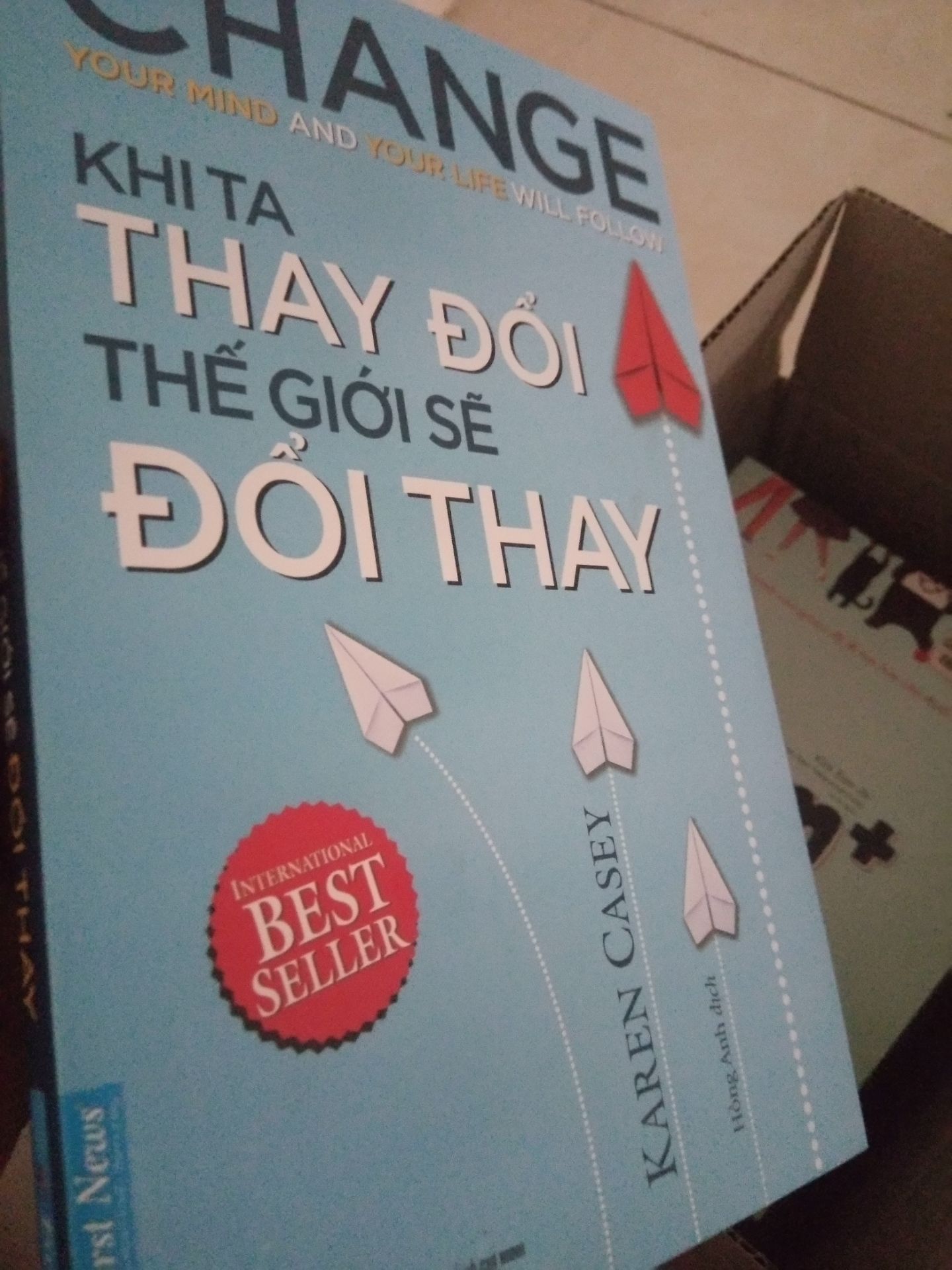 mình thật sự hơi thất vọng, sách không được bọc cẩn thận, nhưng giao hàng nhanh nên mình sẽ cho 4 sao