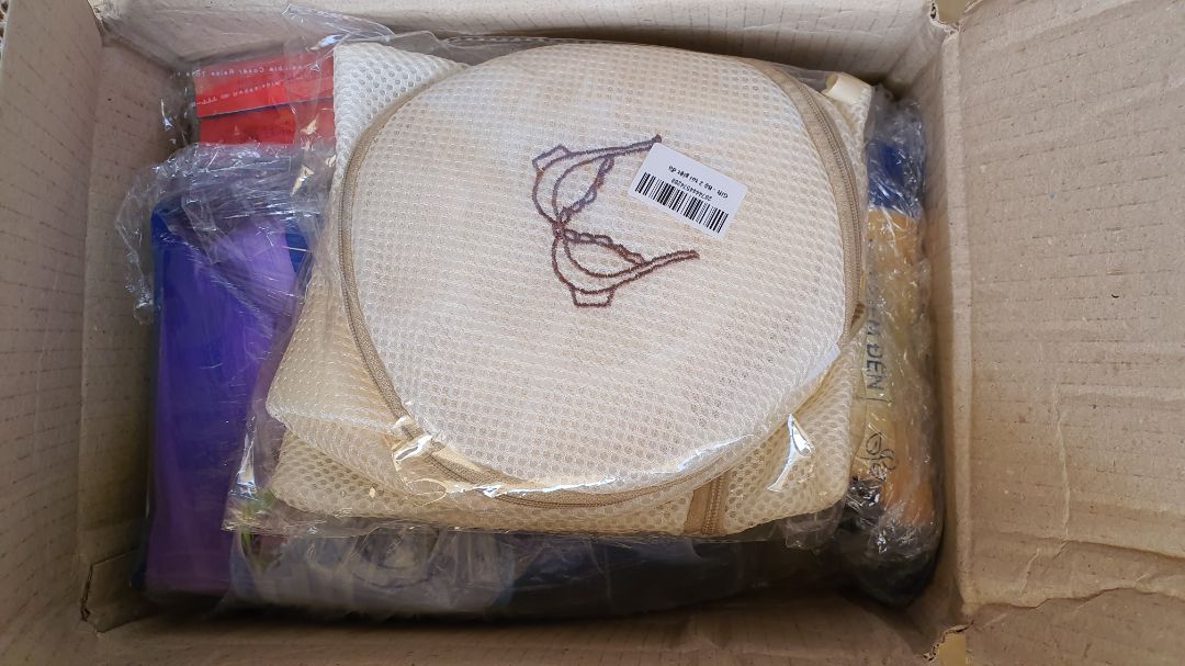 nhìn ngoại quan thấy ok. chưa xài nên chưa biết chất lượng. nhưng có hơi hoang mang xíu vì made in China. nhưng hy vọng là thương hiệu sp  đảm bảo tiêu chuẩn. quà tui giặt thì dễ thương. chỉ cái sọc là bằng vải nên cũng buồn tưởng là bằng nhựa. nên nếu có khuyến mãi vui lòng ghi rõ chất liệu. xin cám ơn Tiki.