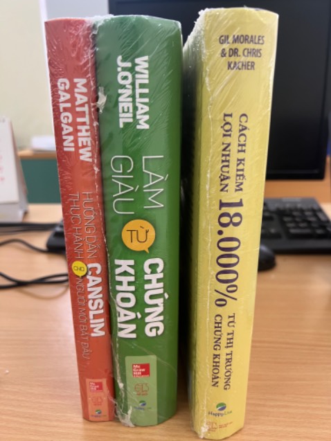 Sách thì mình mới đọc ít; chưa bình luận gì được nhiều. Sách đóng gói cẩn thận; chất lượng in và giấy tốt; là loại giấy chống lóa; đọc lâu ko hề mỏi mắt.