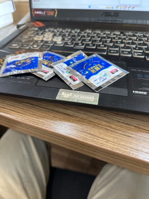 Viên sủi này mình đã sử dụng rất nhiều ròi nên ko cần bàn về chất lượng. Sử dụng tiện lợi, có thể mang đi mọi nơi mà ko cần phải nghĩ xem có bị tốn diện tích hay ko. Xịt lên gạt sạch trơn, 10 điểm cho sản phẩm