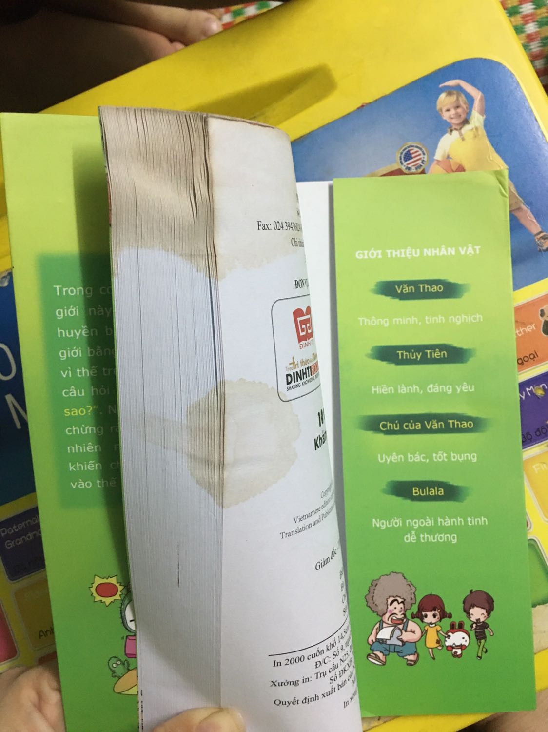 Mua nhiều sách ở Tiki lần nào cũng hài lòng, riêng lần này thì tệ quá. Mình đặt bộ 7 cuốn nhưng riêng cuốn “Khám phá thế giới thực vật” khi mở ra thì sách bị ố vàng rất mất thẩm mĩ. Mong tiki kiểm tra chất lượng sách trước khi giao cho khách hàng.