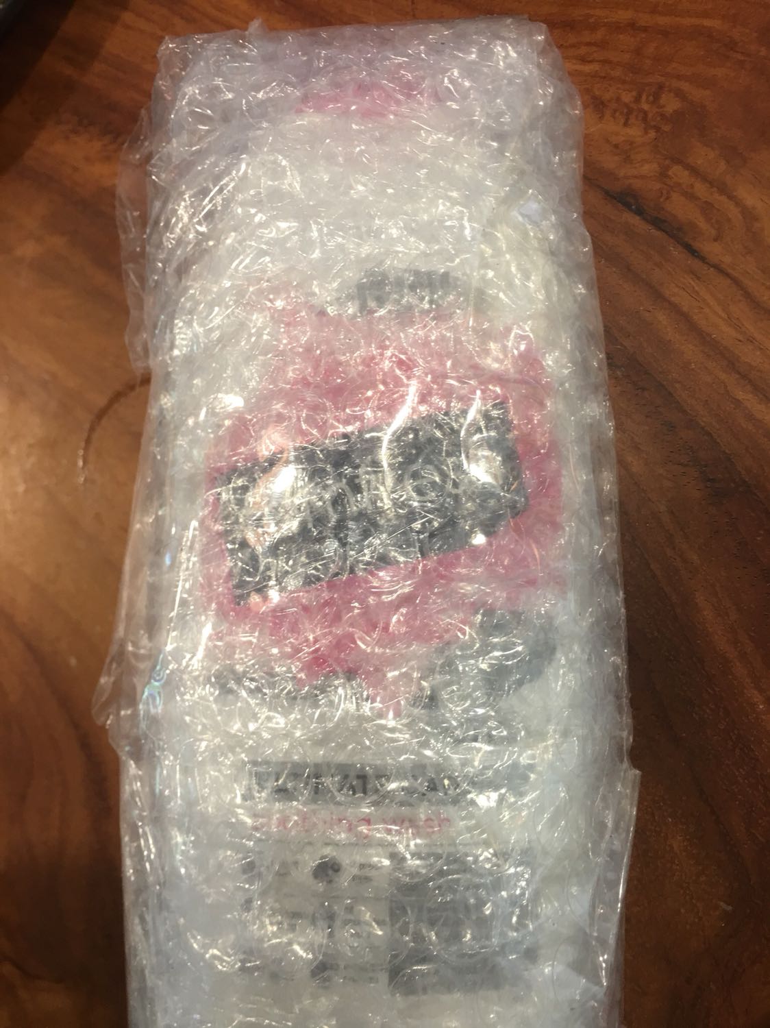 mặt sau có vết bóc tem không biết sao nữa