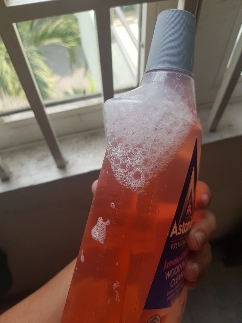 Sản phẩm sử dụng khá okay. 
Nhưng thật sự cực kì thất vọng với đối tác vận chuyển của tiki. Bên nhà cung cấp gói hàng rất cẩn thận quấn màng bọc xốp chèn đầy đủ bên ngoài dán hàng dễ vỡ nhẹ tay mà tới tay mình thì bị trào nước rửa ra ngoài. Chắc chắn vận chuyển bằng đường không (nén chọi quăng combo) nên mới bị trào ra như thế này