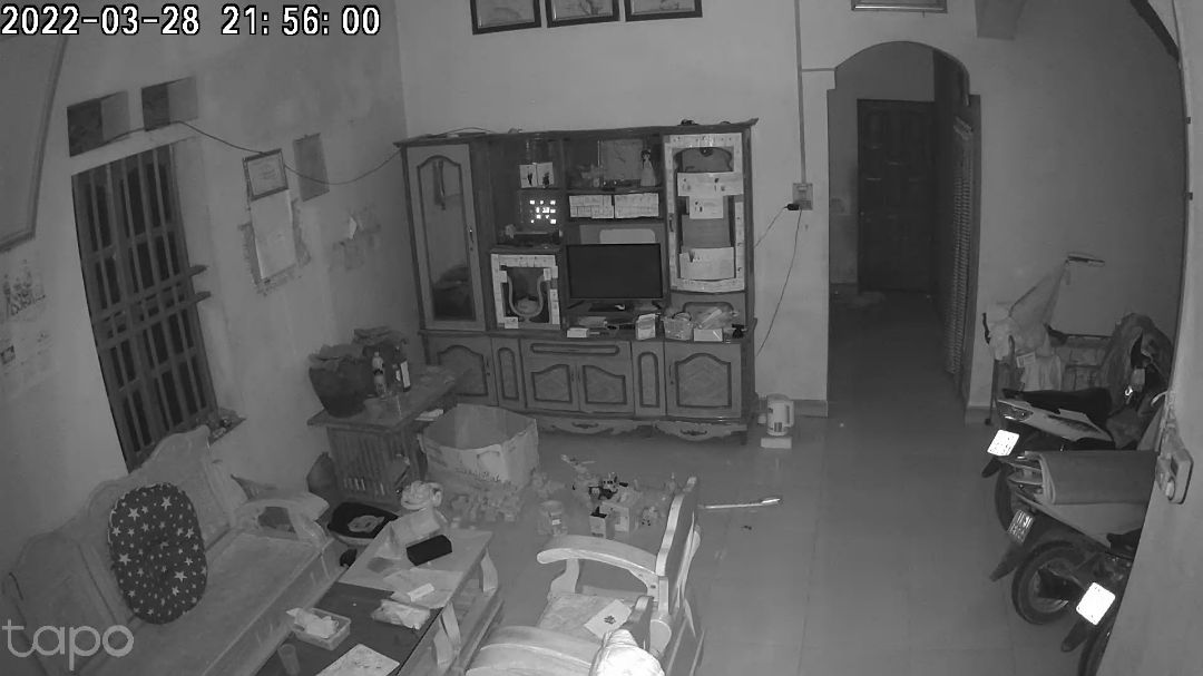 sản phẩm k có thẻ nhớ kèm, nhìn  ảnh khách hàng khác thì lại có, cam này dùng bất tiện hơn cái carecam tôi đang dùng, chia sẻ người khác k gọi thoại được, muốn dùng nhiều chức năng lại phải thêm tiền. đắt hơn 200k so với carecam mà độ nét cũng như nhau, mà lại bất tiện hơn quá thất vọng