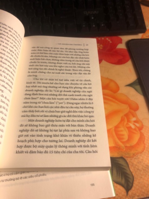 Sách in tốt chất lượng oke nhưng bìa bị dính keo