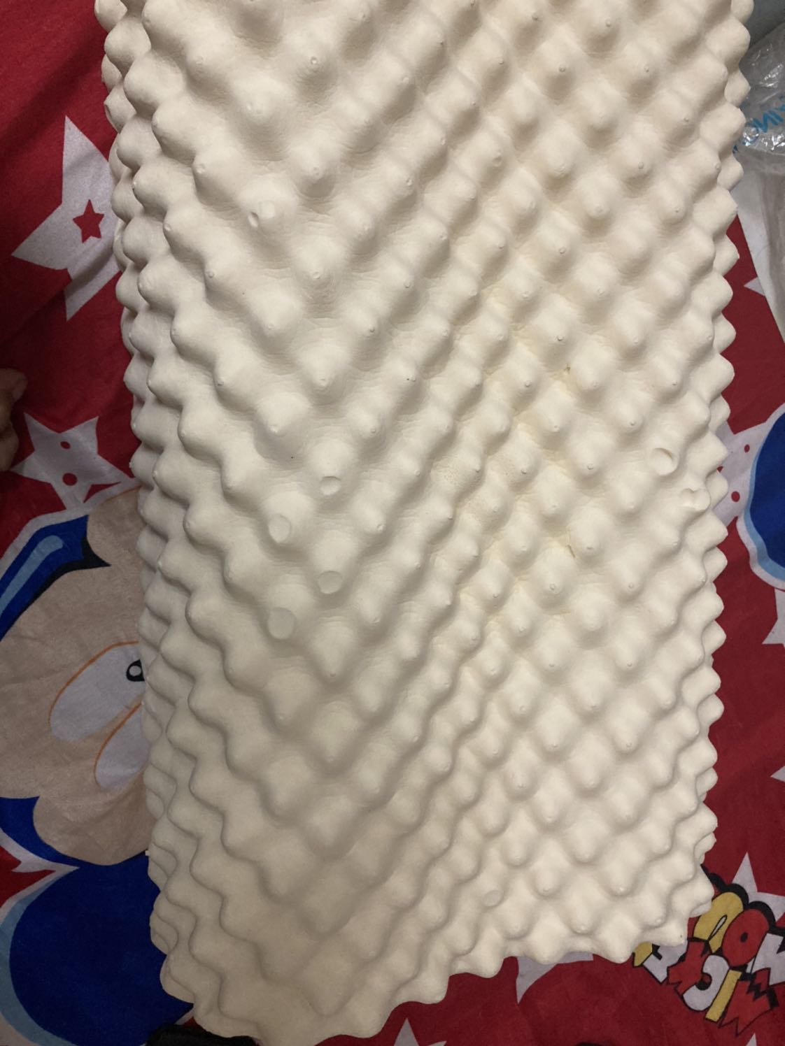 Gối có tính năng massage nhờ các gai , mà nhiều gai thấy ko có thì sao massage , đề nghị Tiki có hướng giải quyết