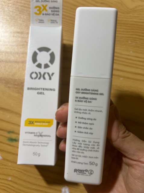 Mua xài từ bữa nặn mụn về, thấy đỡ thâm mụn hẳn. Recommend cho bạn nào mới tập skincare, dùng dưỡng sáng khá ok