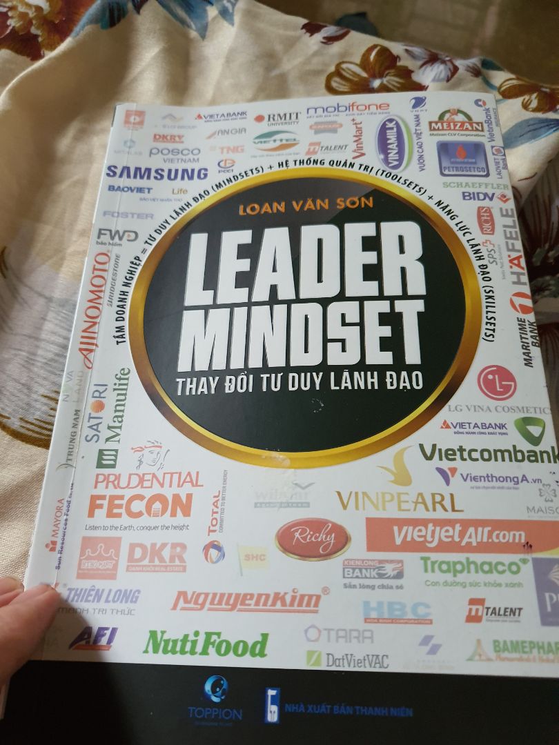 đây là cuốn sách cực phẩm vừa phát triển năng lực lãnh đạo vừa phát triển bản thân đỉnh cao mà ai cũng nên sở hữu, nghiền ngẫm, đọc đi, đọc lại. em cảm ơn thầy Loan Văn Sơn rất nhiều !