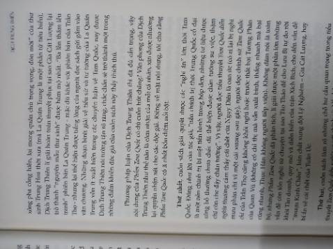 Sách in đẹp, trình bày bắt mắt. Mình quyết định mua cuốn sách này vì tác giả của nó là giáo sư Dịch Trung Thiên, người tuyên bố viết lại thông sử Trung Quốc. Quả là không thể tầm thường được.