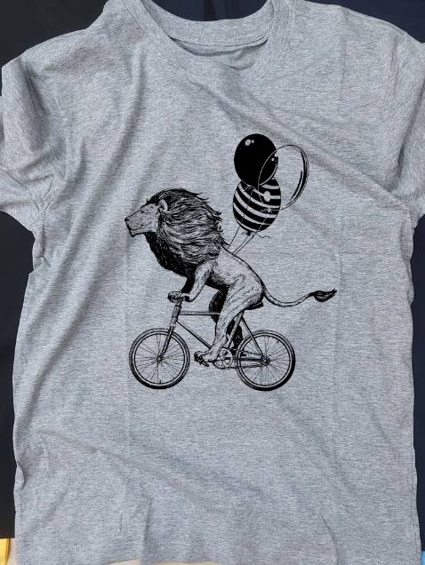 Hình in cute dễ sợ, rất thích. Áo chất lượng, đóng gói đẹp.