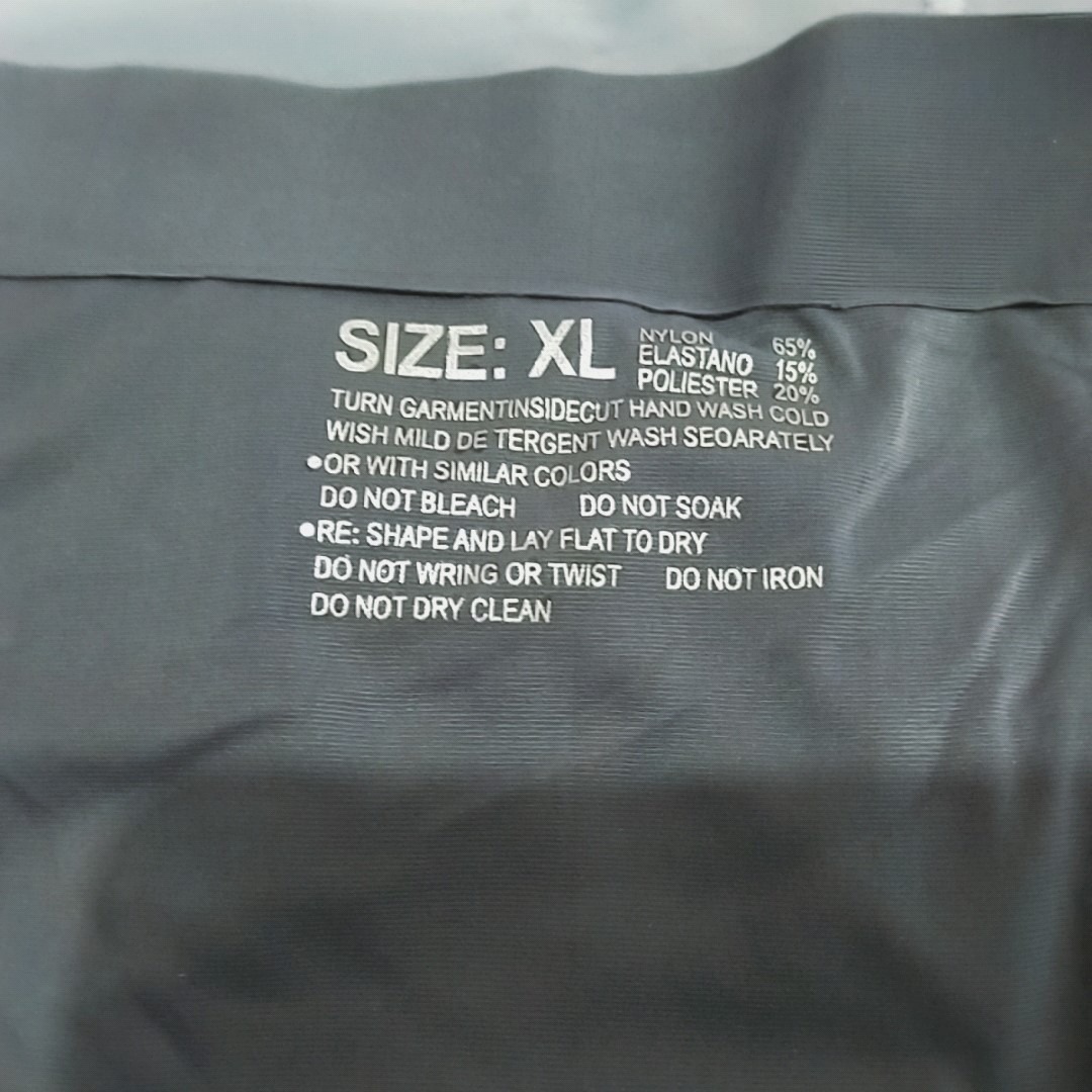 Mặc thoải mái. Vải mát. Hợp giá tiền. Miếng vải ở giữa được may 2 lớp. Lưu ý loại này nên giặt tay chứ không nên quăng vào máy giặt. Nếu cho vào máy giặt thì ít nhất nên bỏ túi lưới & để chế độ giặt nhẹ.