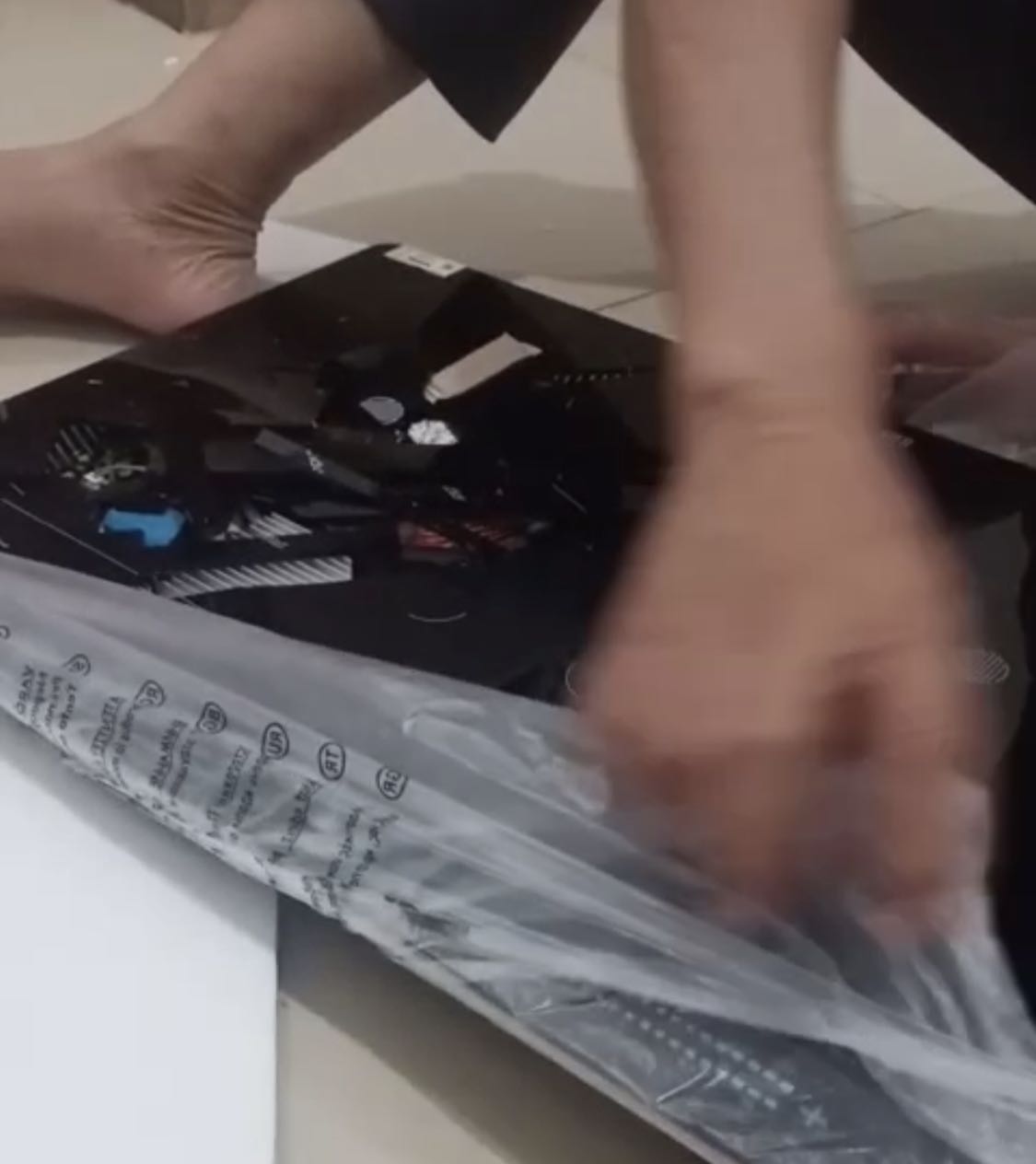 Hàng giao tới bị vỡ.
Xử lý đổi trả quá lâu. Feedback từ 22/1 mà gọi tới gọi lui cho tiki tới 23/02 mới thấy giao lại hàng mới :(