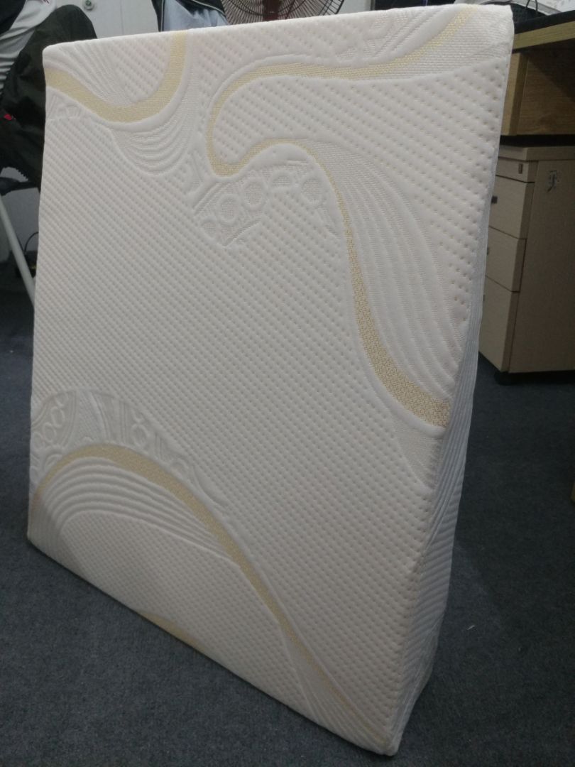 Trải nghiệm vài ngày thì thấy tương đối hài lòng, giá ổn, chất lượng ổn, hình thức rất ổn do máy mình chụp hơi tối. Điểm trừ có lẽ chỉ có vỏ gối màu sáng mà mình chỉ thích màu tối.