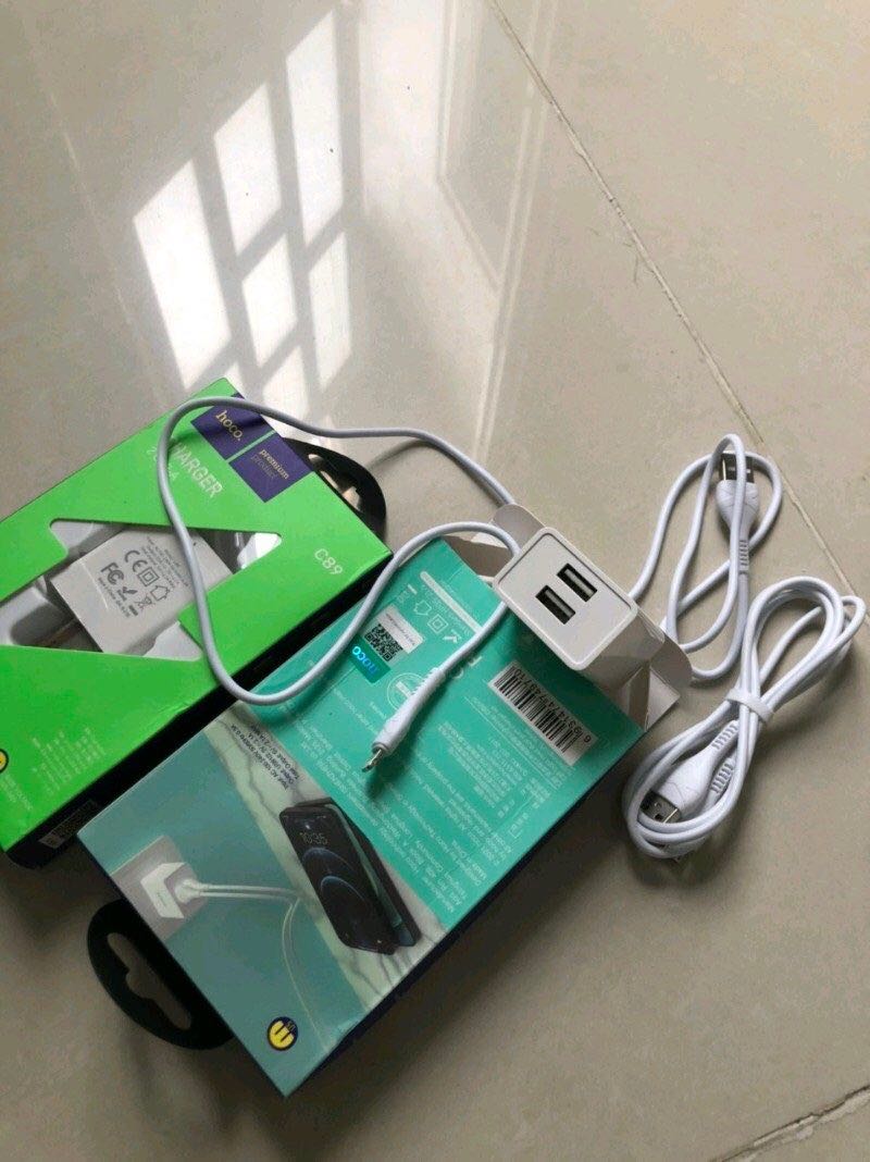 Mình đã nhận được hàng chỉ sau 2 ngày, shop gói hàng nhìn cute vch😊. Mong là sản phẩm sạc chất lượng đúng như tên gọi là sạc nhanh.