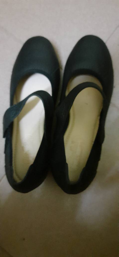 Giày ẻm, kiểu dáng  đẹp. Shop uy tín hỗ trợ đổi size nhanh chóng khi giao nhầm size. Cảm ơn shop