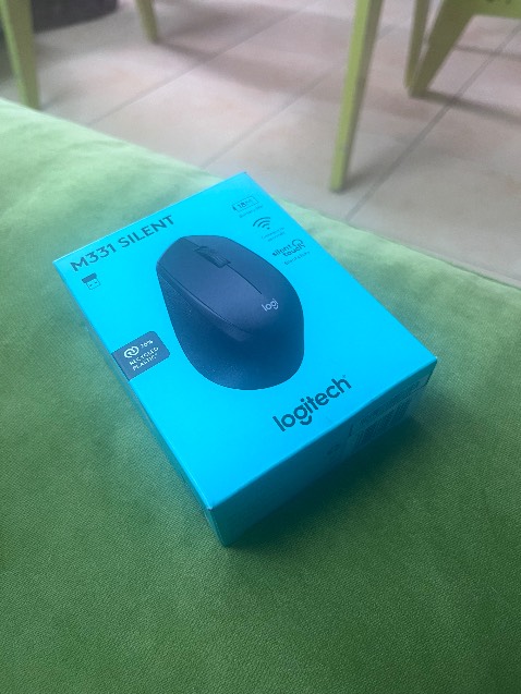 Đúng mô tả ! Mua lần thứ 3 rồi. Nhà xài hao chuột quá mặc dù chuột cực tốt. Giao nhanh chóng + đóng gói tốt.