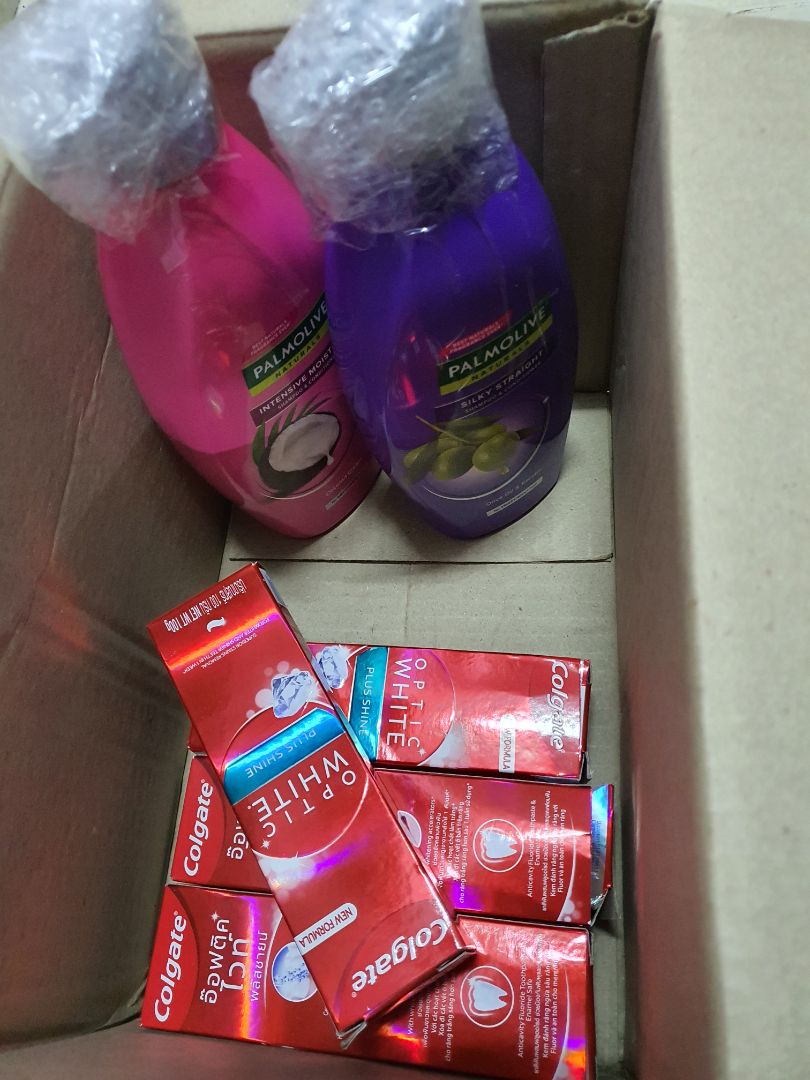 Giao đúng hàng, date mới. Dầu gội thơm nhẹ. Cái chai thiết kế bao bì nhìn hơi sến. Không mượt như dùng dầu xả riêng nhưng mượt hơn loại dầu gội thông thường (vì sản phẩm có kết hợp dầu xả). Khi nào lười dùng dầu xả thì gội cái này cho nhanh gọn.