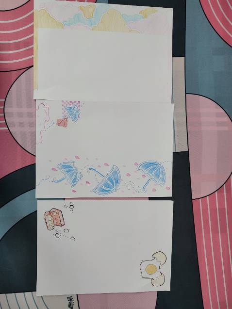 Lên màu đẹp, dễ phối màu, độ nhạt vừa phải nhưng dùng trên giấy trắng thường có độ hút màu thì sẽ thấy khá đậm nha.