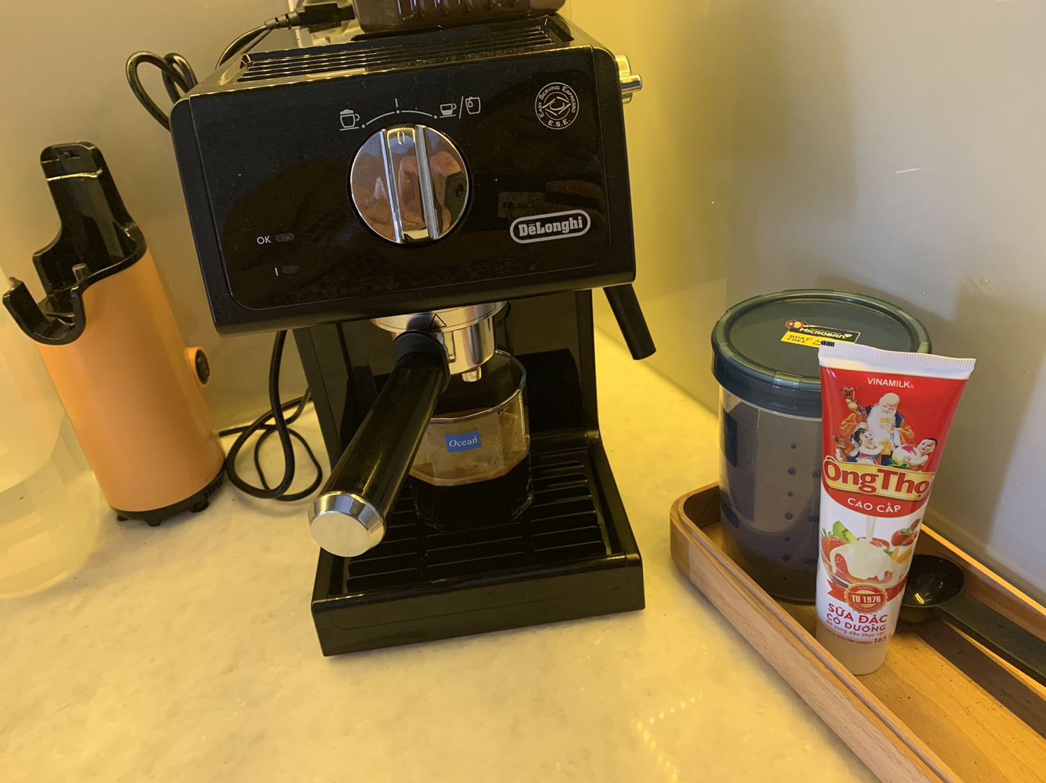 Máy pha cafe này chân ái luôn mọi người.
Đơn giản dể sử dụng. Có hơi đắt hơn các hãng khác một chút nhưng được cái thiết kế đẹp, làm nóng nhanh. Các bộ phận dễ lau chùi.