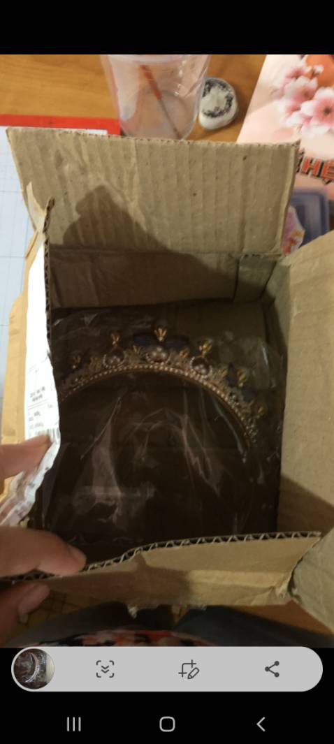 (*) Đánh giá không tính điểm
Tôi mua 2 cái vương miện giao có 1 cái là sao vậy