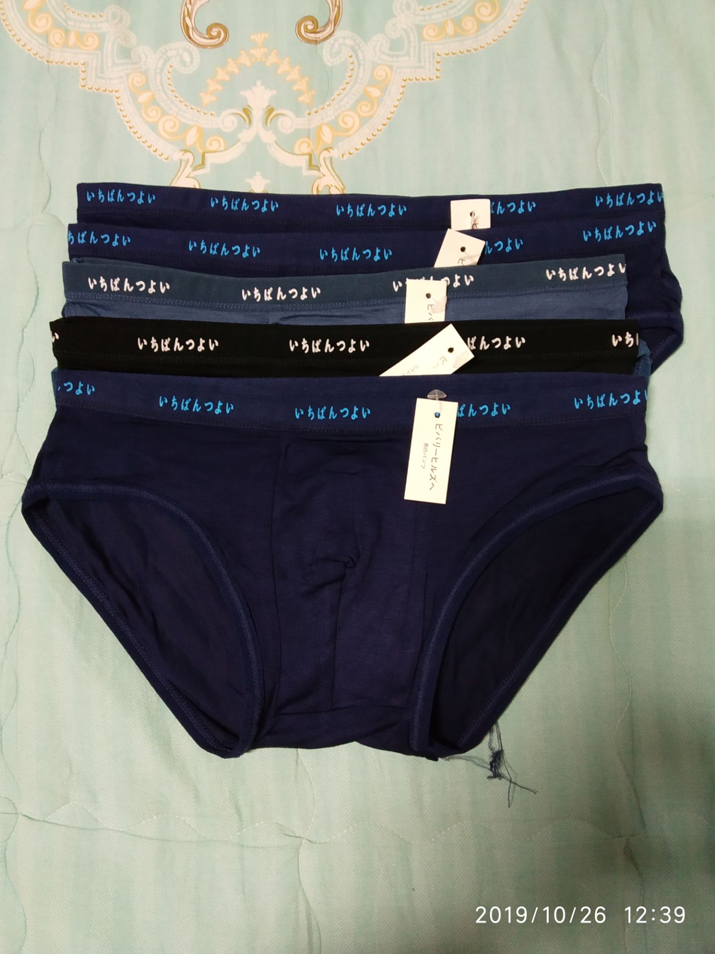 5 quần size XL mà nhỏ xíu như size S
lưng quần 5 số đo khác nhau
đề nghị shop thu hồi sản phẩm, mua mà kg thể nào mặc được. Bán hàng như vậy mất uy tín quá 
Đề nghị Tiki xem lại sp trước khi giao đến khách hàng. Tôi đã liên lạc tổng đài Tiki 7 ngày rồi chua thấy kết quả xử lý. Mong Cty bảo vệ quyền lợi khách hàng hàng như đã cam kết