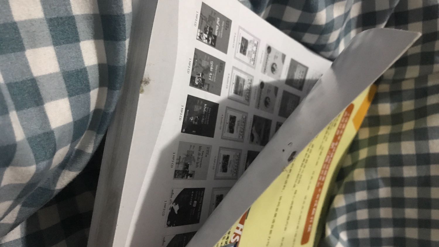 trước đó cũng đã mua quyển mô phỏng đề thi Hsk4 nên đợt này mua cuốn hsk5 nhưng nhận được sách khá thất vọng bởi tổng thể thì hơi cũ và còn dính vết bẩn ở trang cuối và trang bìa.