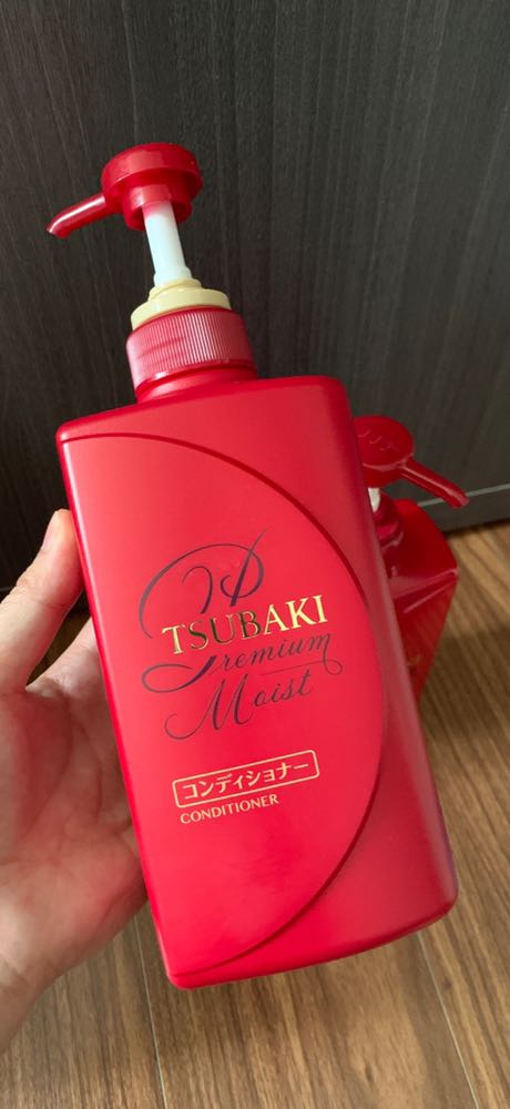 Mình săn sale nên mua một hũ mặt nạ này được tặng một chai dầu gội. Mở ra là nghe mùi thơm rồi. Nhưng chưa dùng nên chưa biết tác dụng như lời đồn k nhé. Nghe bé e mình nói thì khá là thơm và mượt tóc. Nếu tốt sẽ quay lại ủng hộ shop nữa nhé. 😘😘😘