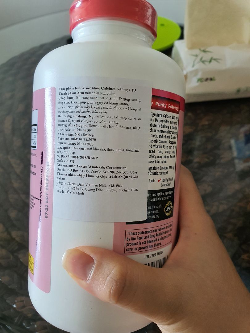 Phần dán hướng dẫn chữ tiếng Việt đúng là mờ như mọi người đánh giá, còn lại thì đóng gói cẩn thận, date xa, bao bì sạch sẽ ko phải loại cũ dính bụi bẩn như 1 số bạn đã mua. Về công dụng thì chắc phải sử dụng 1 thời gian mới đánh giá được. Tạm thời nhận hàng thấy hài lòng với sản phẩm và dịch vụ giao hàng, đóng gói của Tiki và nhà bán.