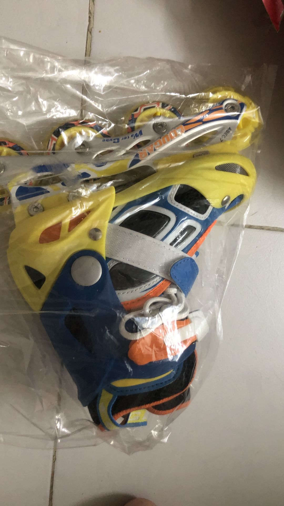 mình mua sản phẩm này là đôi thứ 3. rất ưng ý với hàng này vừa tầm giá, chất lượng tốt, giao hàng nhanh. Tuy nhiên do mua về tặng cháu nên ko ngờ chân cháu to quá. mình mong muốn đổi size L, rất mong được hỗ trợ mình mua sản phẩm này là đôi thứ 3. rất ưng ý với hàng này vừa tầm giá, chất lượng tốt, giao hàng nhanh. Tuy nhiên do mua về tặng cháu nên ko ngờ chân cháu to quá. mình mong muốn đổi size L, rất mong được hỗ trợ