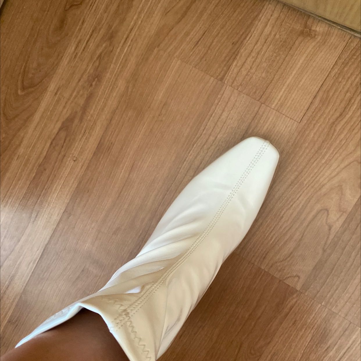 Không có khoá khó đi nên lấy to hơn 1 sai nhá mng
Chất lượng quá okla luôn, dễ đi dễ phối đồ