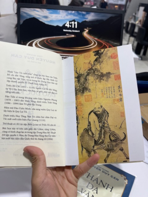 Bản dịch này chung chung chưa sát văn của Lão Tử, đọc giả yêu thích có thể tham khảo bản dịch của Thu Giang - Nguyễn Duy Cần.

Diễn dịch vào vấn đề và chất văn “vô vi” không cao ngạo tự sướng!